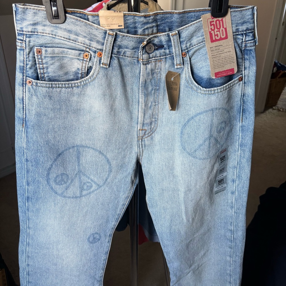 NWT Levi's Light Blue Jeans with Peace Sign